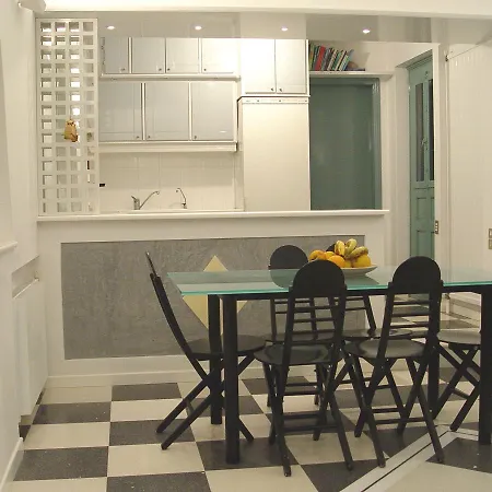 Apartamento Roby's Garden Tripití